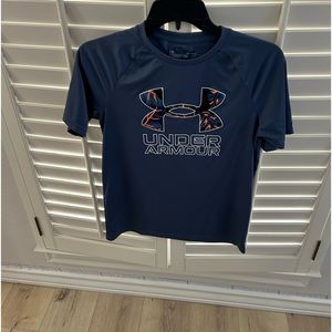 Under Armour Tee YL tee like new
